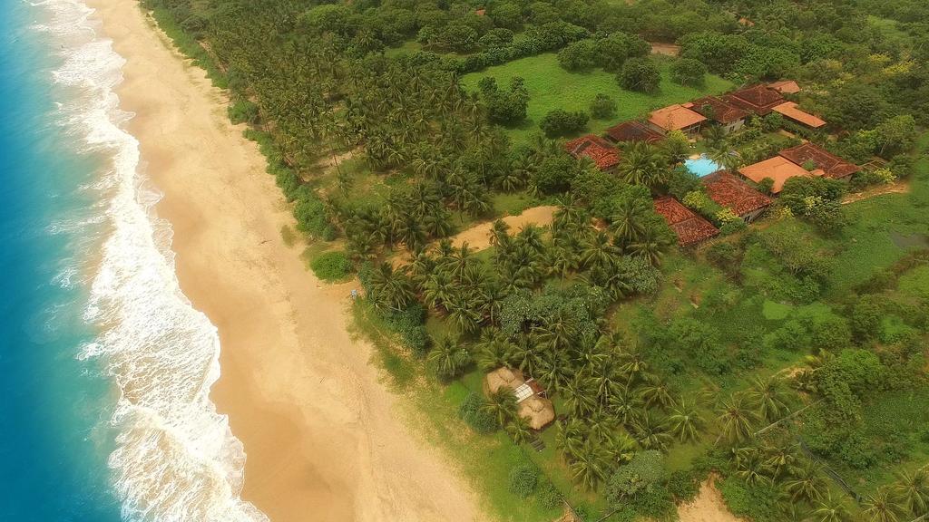 Ranna 212 Beach Resort Kahandamodara Esterno foto